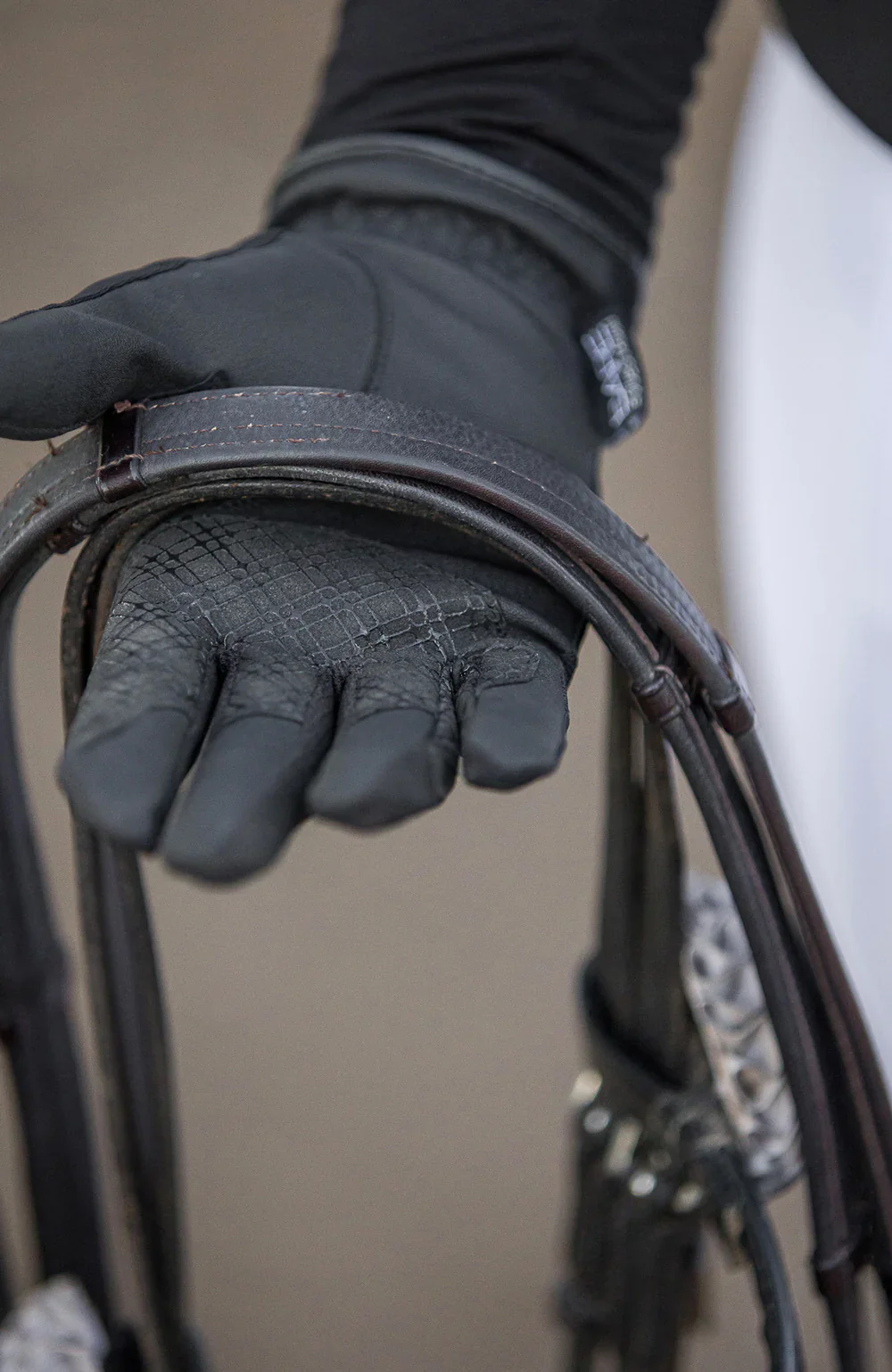 Bare Equestrian Pro Rider Mesh Grip Gloves - Image 3