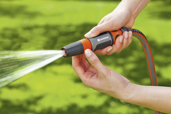 Gardena Classic Adjustable Spray Nozzle 13mm - Image 2