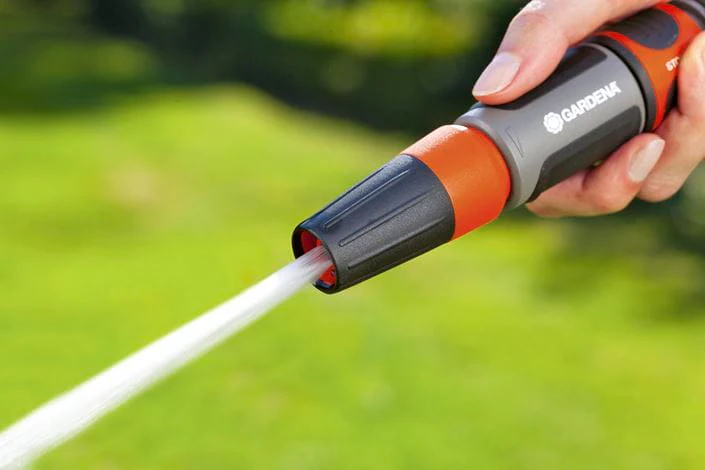Gardena Classic Adjustable Spray Nozzle 13mm - Image 3