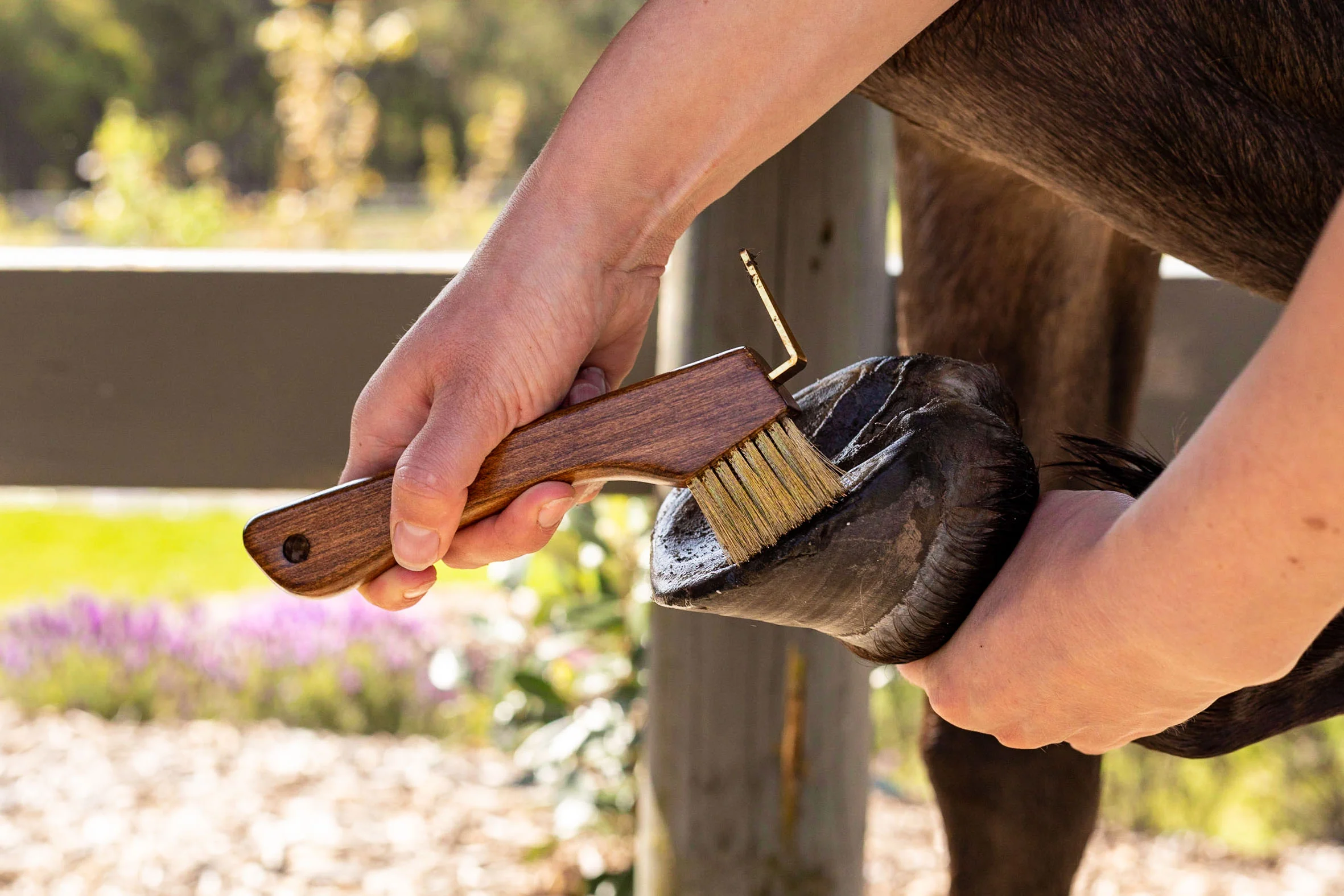 Hairy Pony Copper Bristle Hoof Pick - Image 4