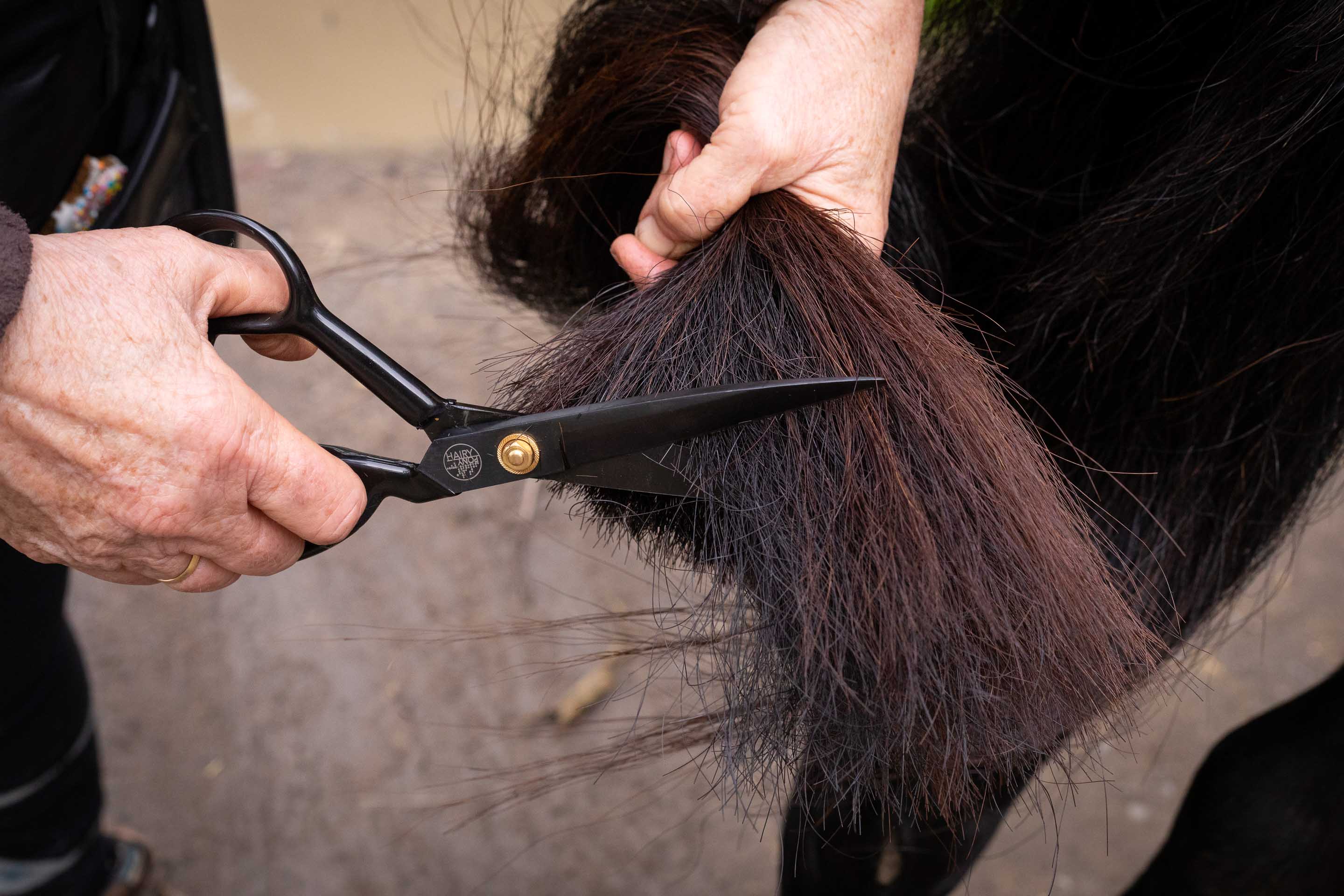 Hairy Pony Tail Trimming Scissors - Image 5