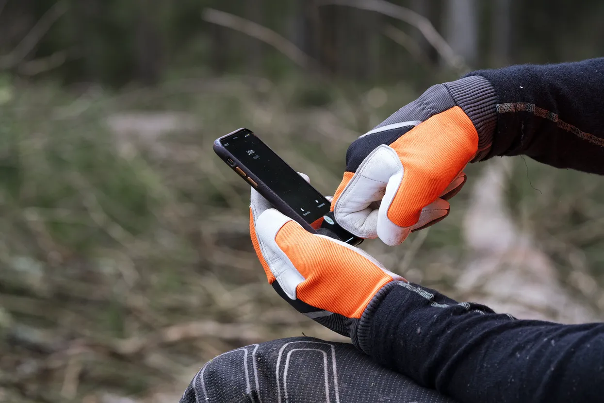 Husqvarna Gloves - Functional with Saw Protection Class O - Image 4