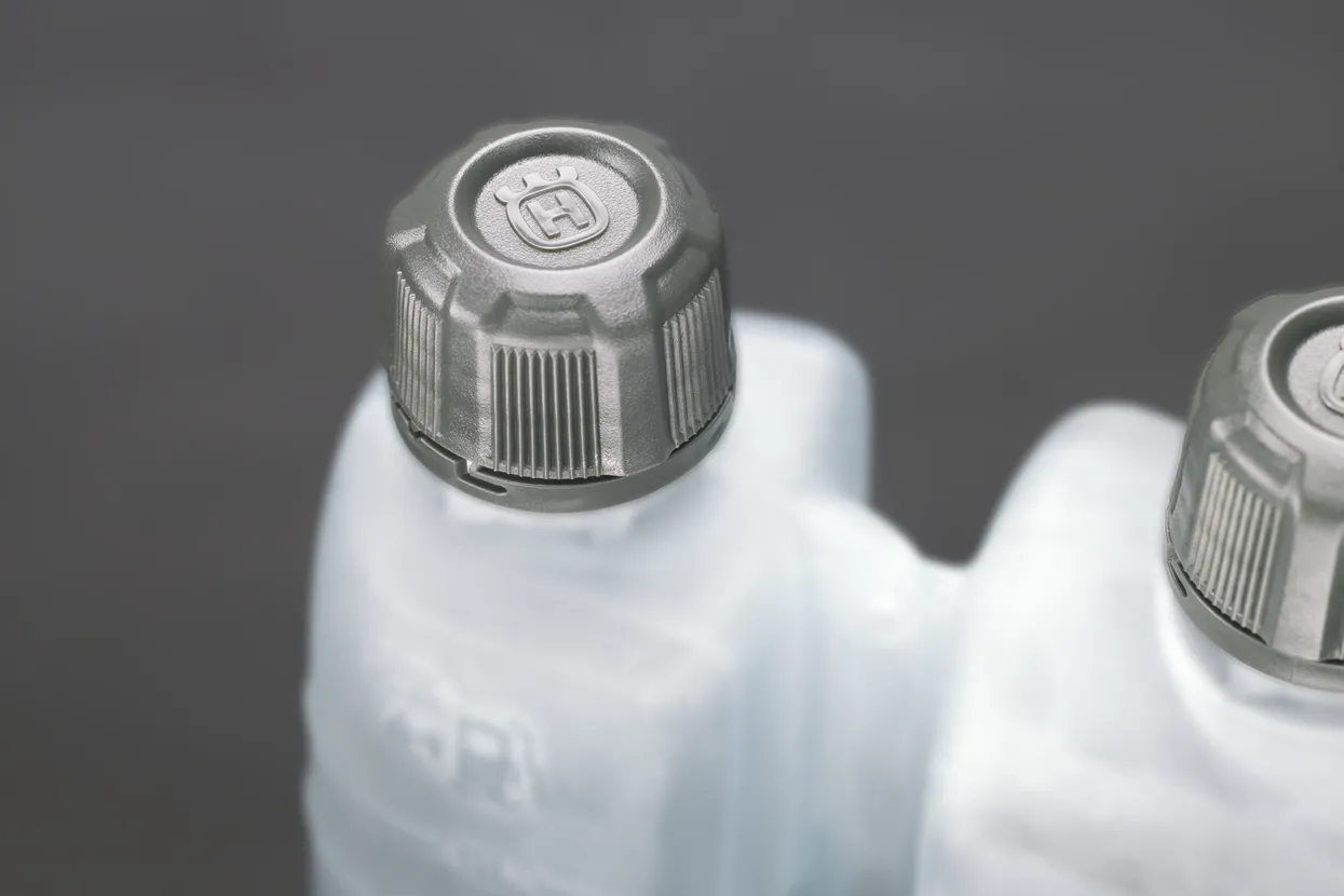 Husqvarna HP 2-Stroke Oil - Image 2