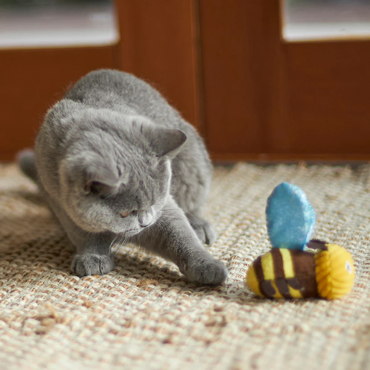Kazoo Buzzing Bee Cat Toy - Image 5