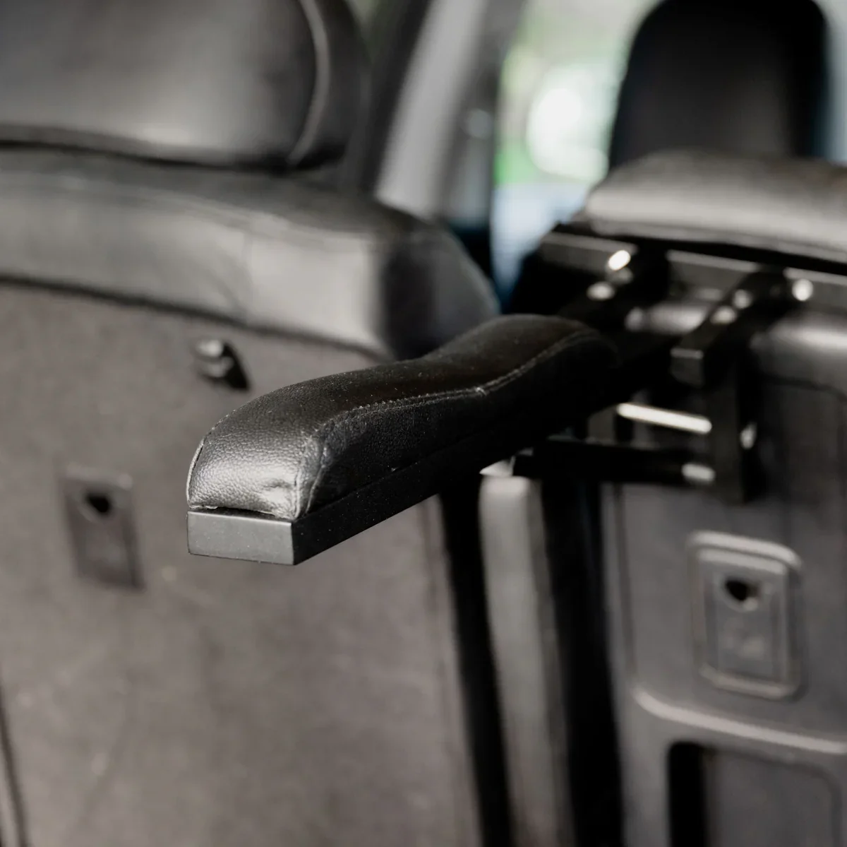 Lumiere Car Saddle Caddy - Image 2
