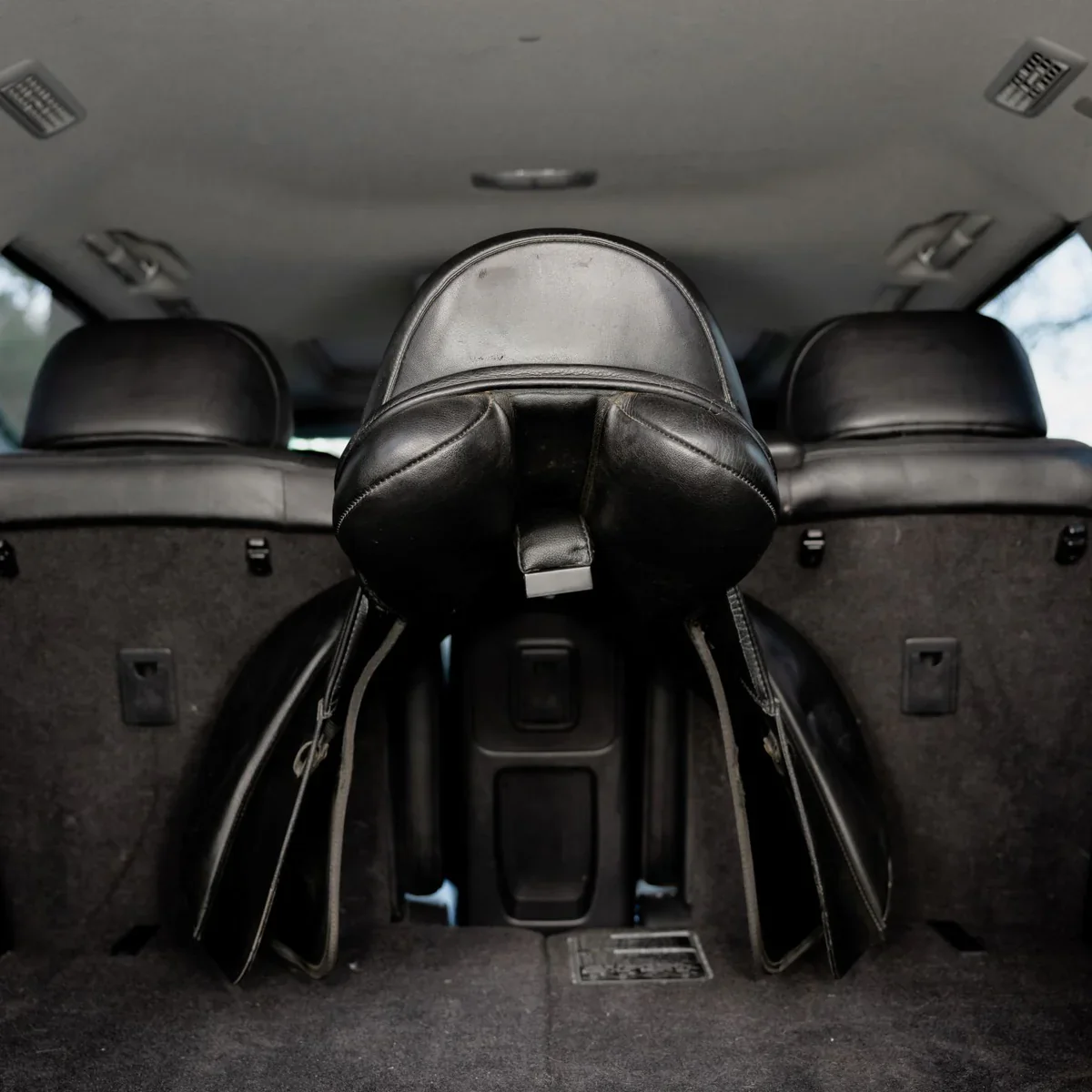 Lumiere Car Saddle Caddy - Image 4