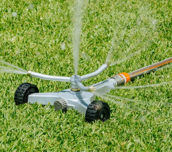 Neta Wheel Base Metal Triple Arm Sprinkler - Image 3