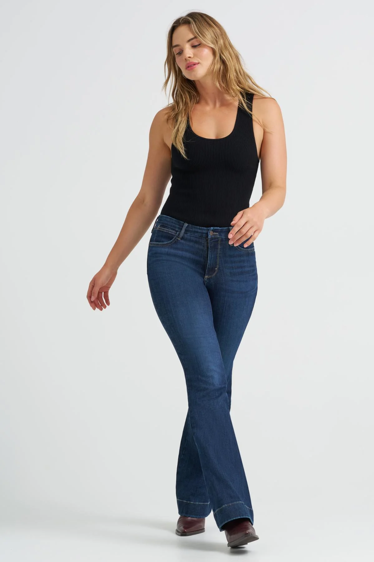 Wrangler Womens Hi Rise Bespoke Trouser 32 Leg - Image 3