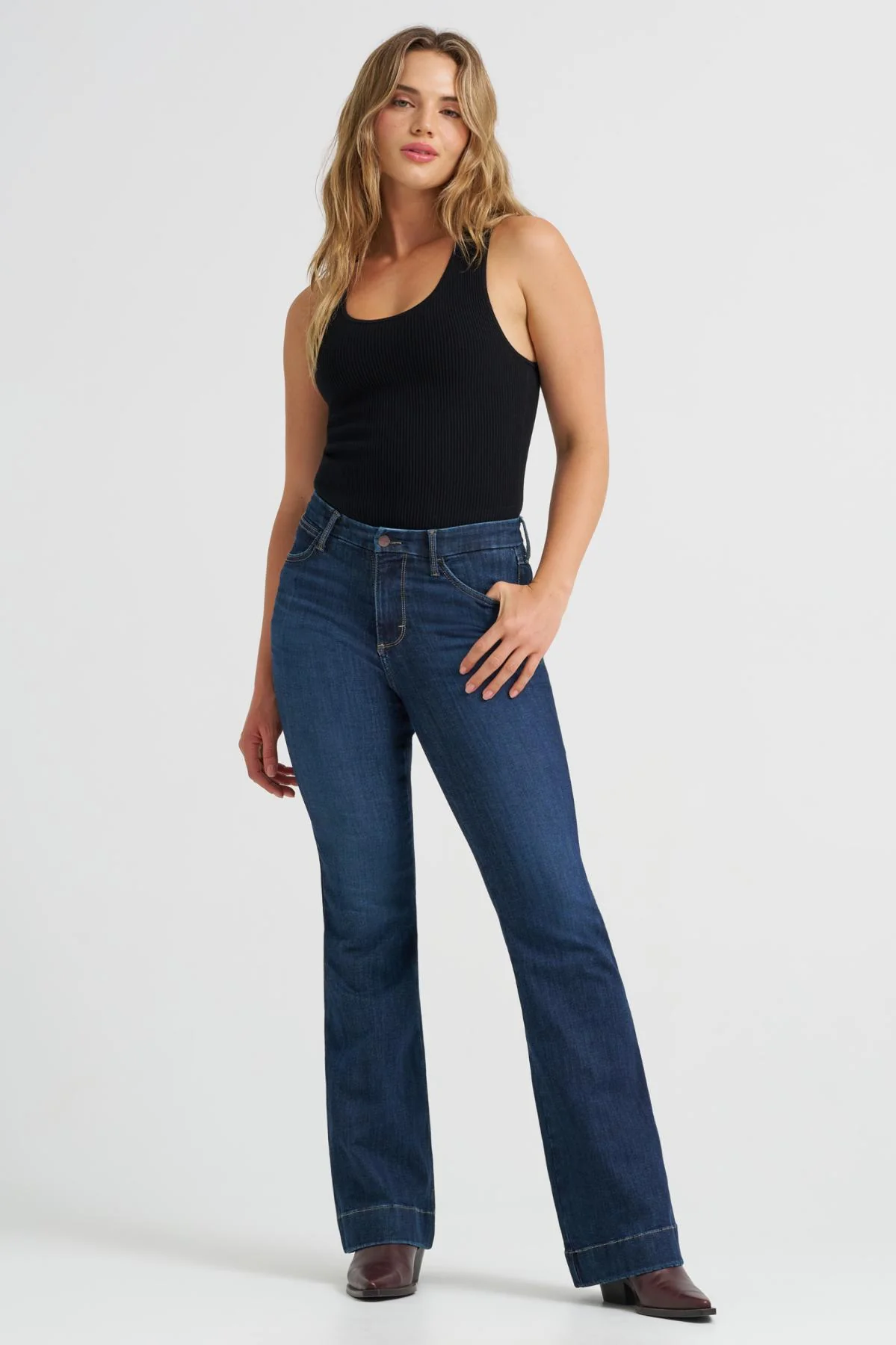 Wrangler Womens Hi Rise Bespoke Trouser 32 Leg - Image 4